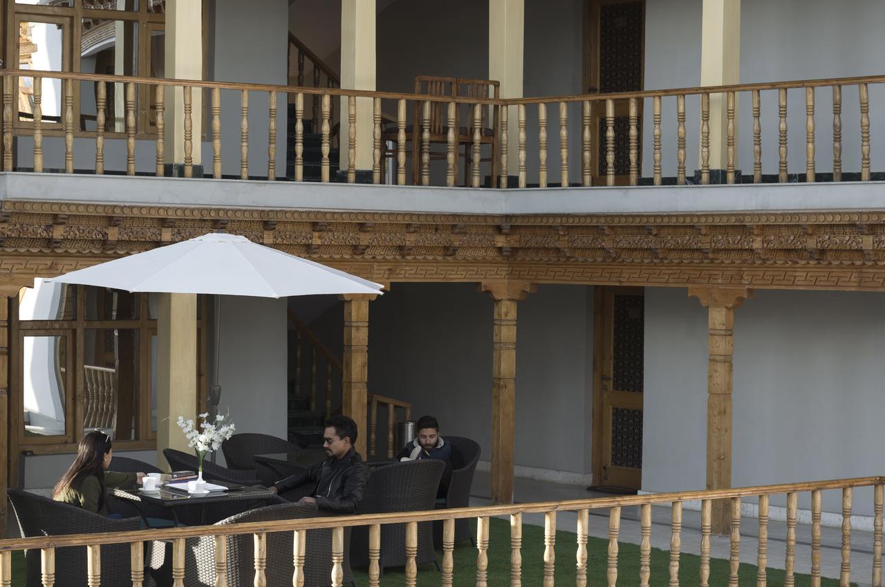 Raybo Hostel Лех Экстерьер фото