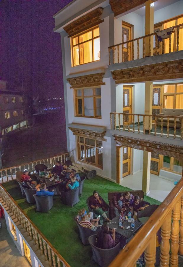 Raybo Hostel Лех Экстерьер фото